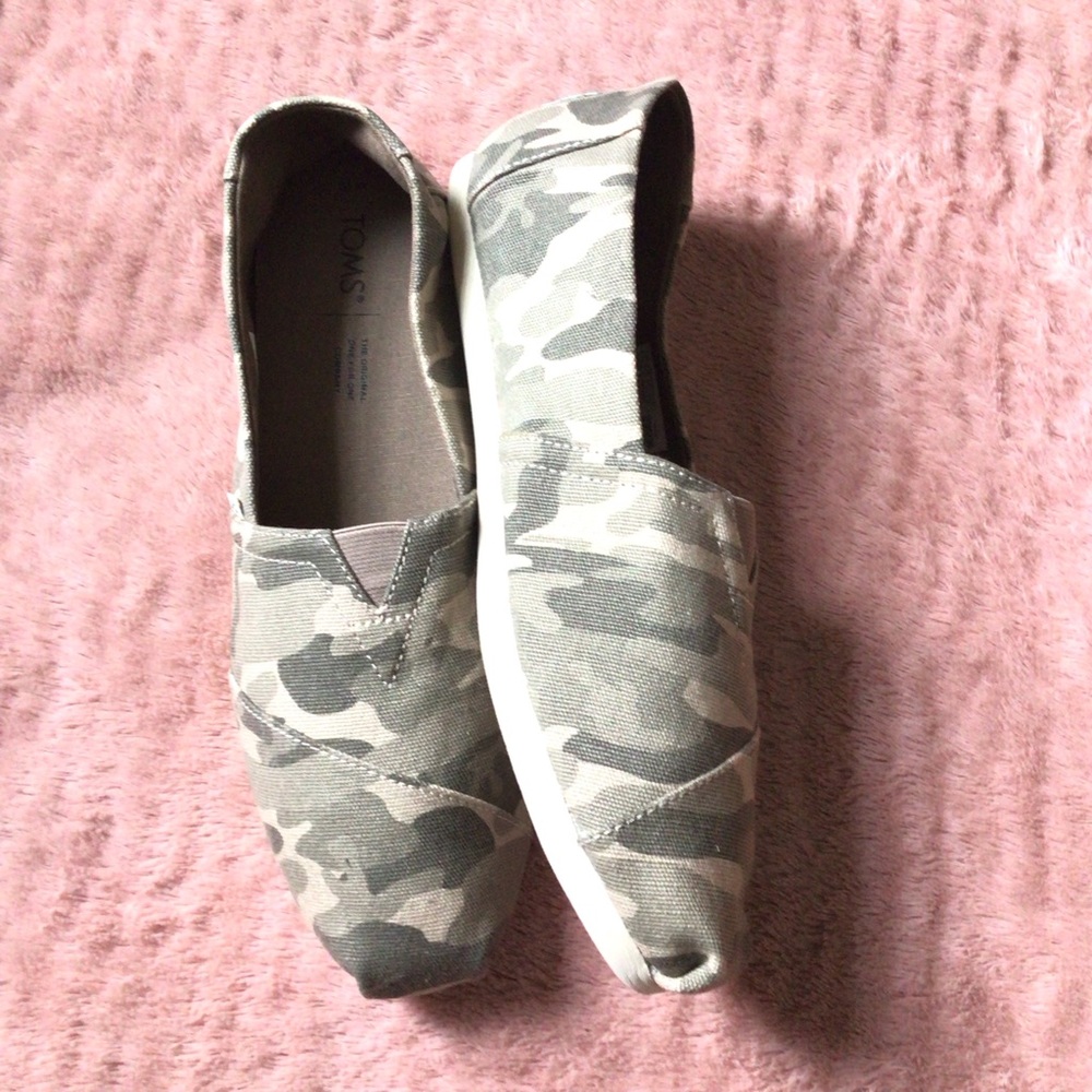 Toms Camouflage Slip-Ons